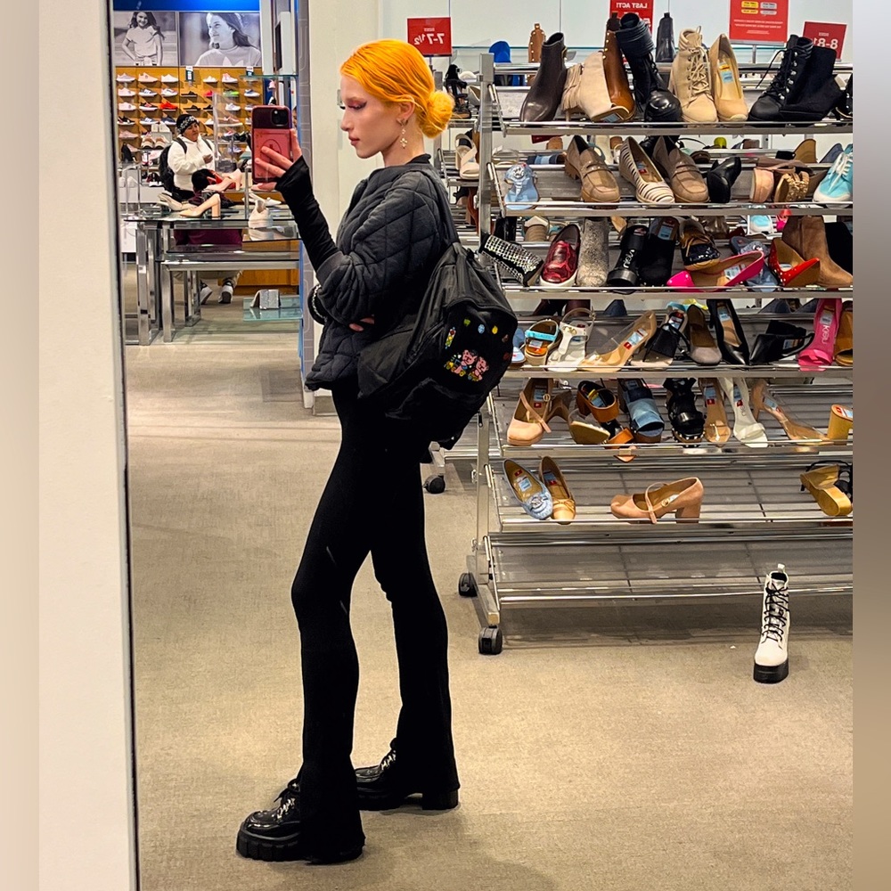 Meet your Posher, Izabella marie - Picture 3 of 3